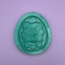 Load image into Gallery viewer, Tamagotchi Heart Mirror Mould &amp; Mirror Pieces
