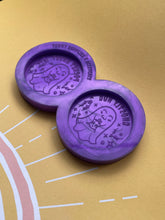 Load image into Gallery viewer, Spooky Hug Token Mould - Tawny/Alleycats Collab
