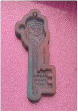 Load image into Gallery viewer, Santa’s Magic Single Key Mould
